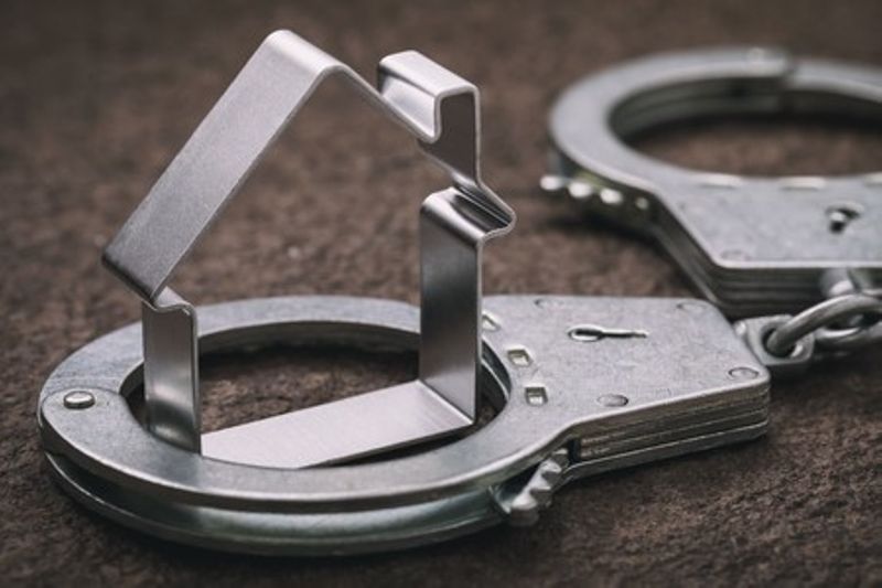 Public sous mains de justice